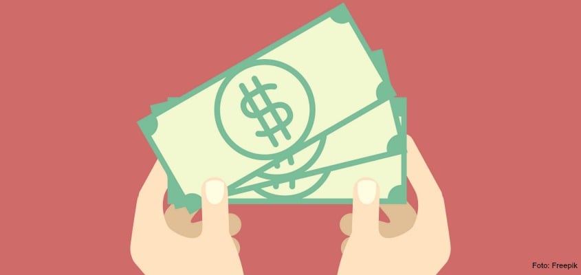 Billetes en las manos: los gastos de una vivienda nueva sostenible vs una tradicional Billetes en las manos: los gastos de una vivienda nueva sostenible vs una tradicional